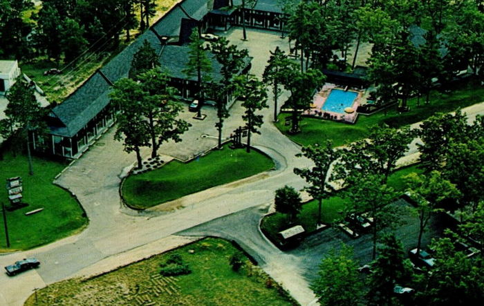 Fox Haus Motor Lodge